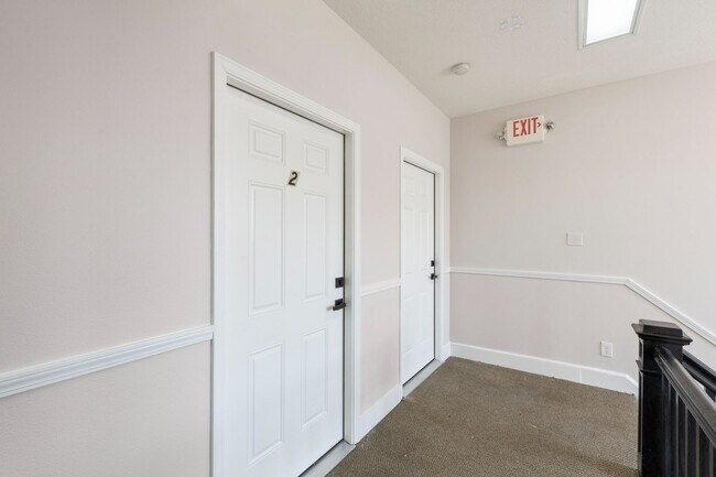 Building Photo - Fully Renovated Studio - Near PDX Airport - MUST SEE!