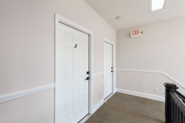 Building Photo - Renovated Studio Near Sandy Blvd | Stainless Appliances | Pet Friendly