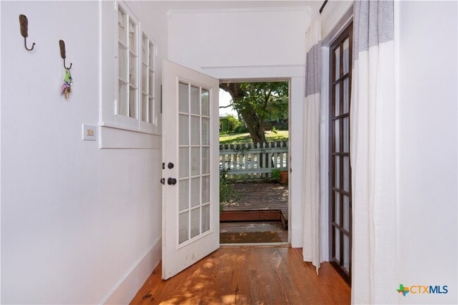 Building Photo - 620 Rogers St