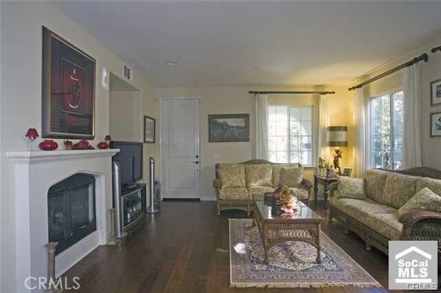 Building Photo - 63 Wonderland