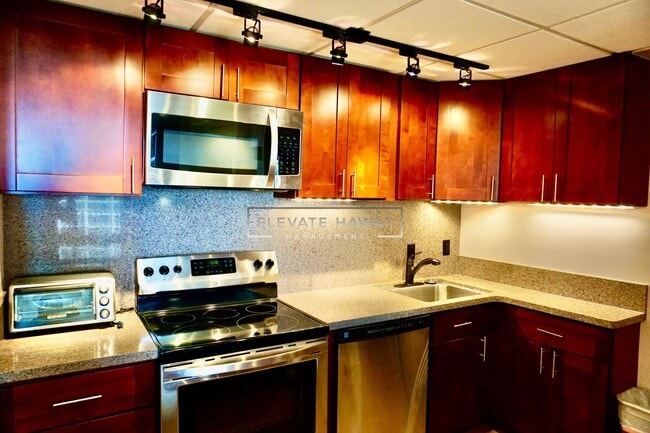 Building Photo - FULLY FURNISHED 2 BED 2 BATH IN WAIKIKI w/ CENTRAL AC & ELECTRICITY INCLUDED!