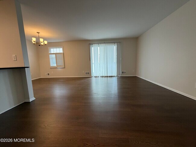 Building Photo - 606 Bay Ave