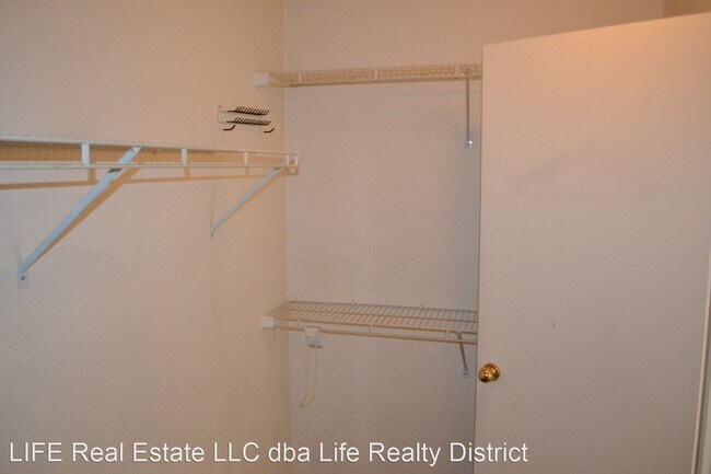 Building Photo - 4 br, 2.5 bath House - 8325 Maple Star