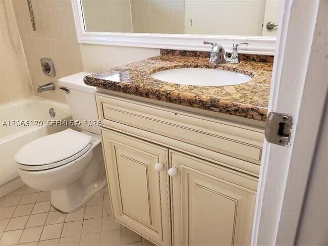 Building Photo - 2970 Carambola Cir N