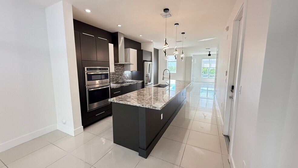 Kitchen - 10260 NW 63rd Ter