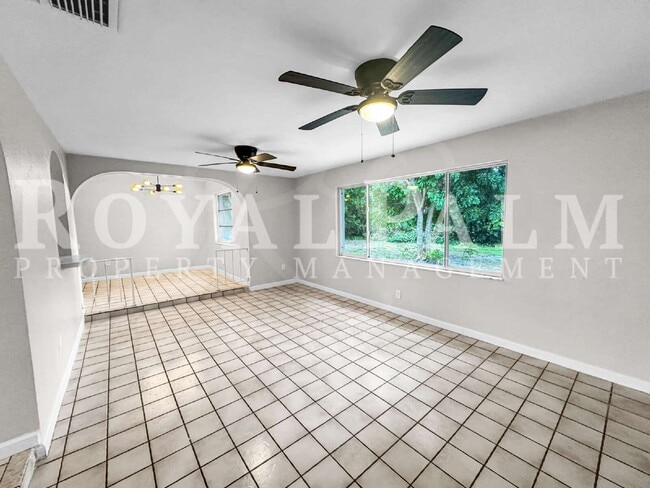 Building Photo - 3 Bed | 2 Bath Home on SE 46th Terrace – Space to Live, Room to Breathe Limited-time offer: $300 ...
