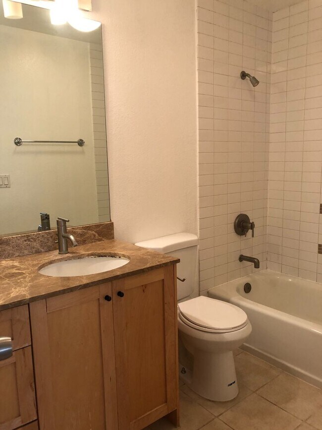 Building Photo - 1 BED/1 BATH CONDO NEAR LA JOLLA VILLAGE