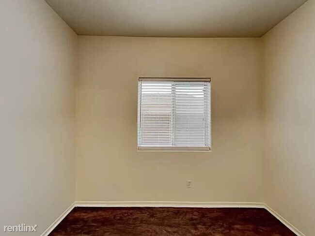 Building Photo - 4 br, 2 bath House - 3700 E Remington Dr