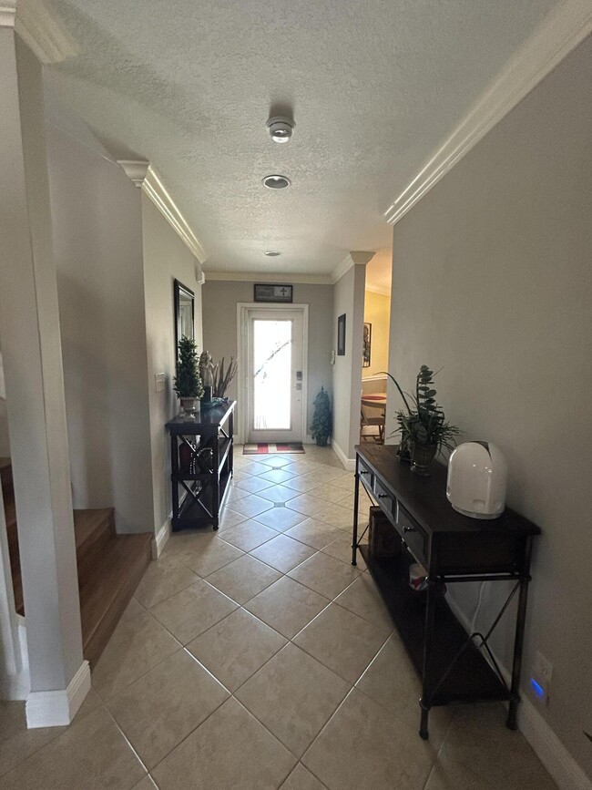 Building Photo - 10470 Pelican Dr