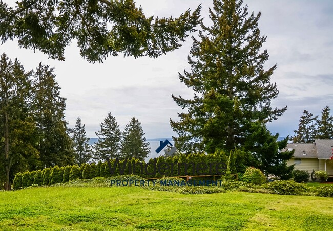 Building Photo - 3-bedroom, 2.5-bathroom With Private Beach Access