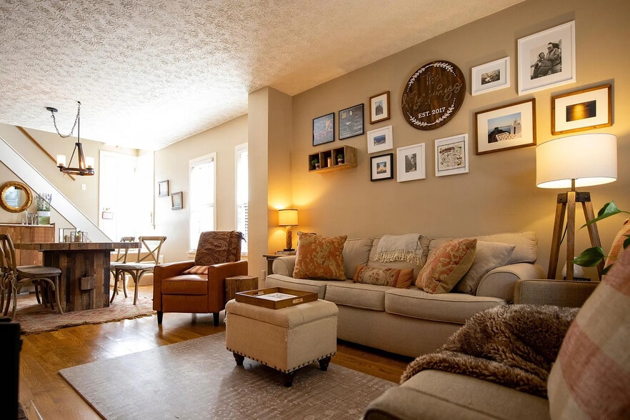 Cozy living space - 594 Briggs St