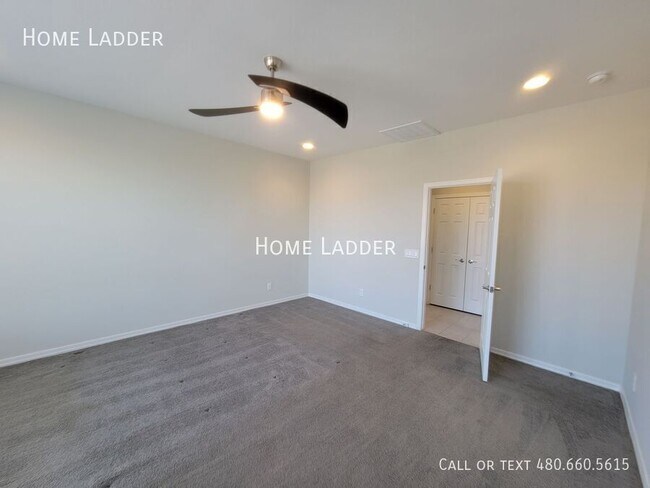 Building Photo - 25932 W Quail Ave