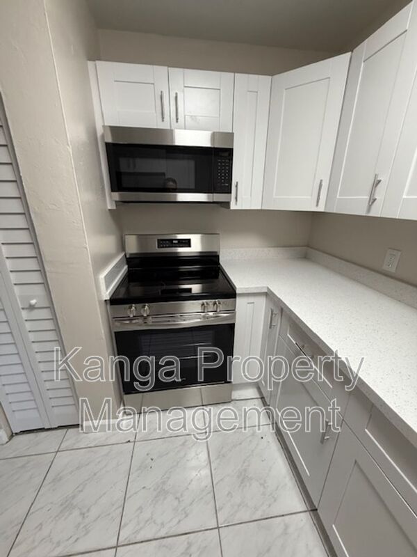 Building Photo - 7750 SW 10th Ct