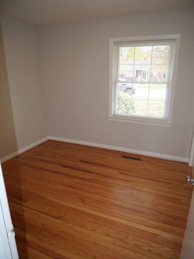 Building Photo - 8 Terrace Dr