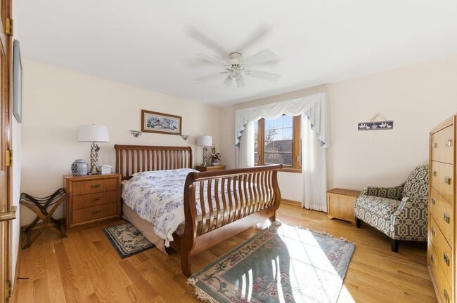 Building Photo - 912 Stonebridge Way