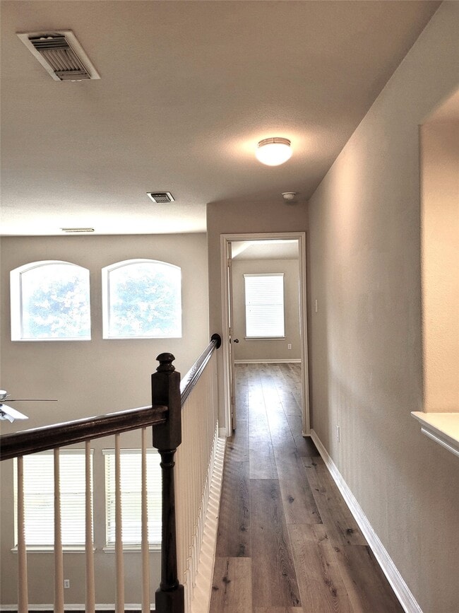 Building Photo - 26319 Longview Creek Dr
