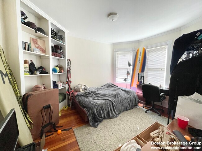 Building Photo - 7 Iroquois St