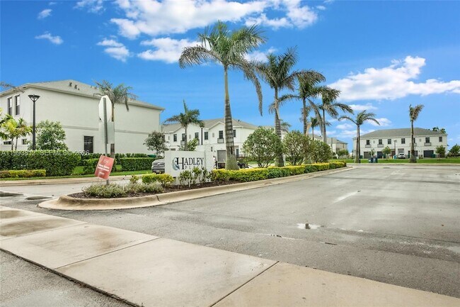 Building Photo - 834 SW 11th Ter