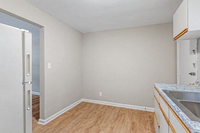 Building Photo - 508 Mayflower Dr
