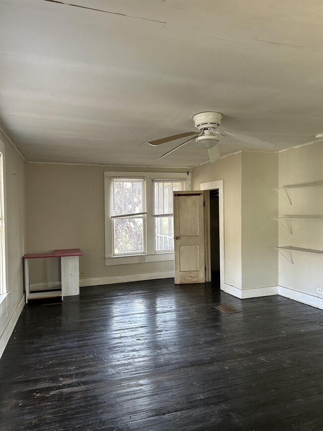 Building Photo - 604 Calcote Ave