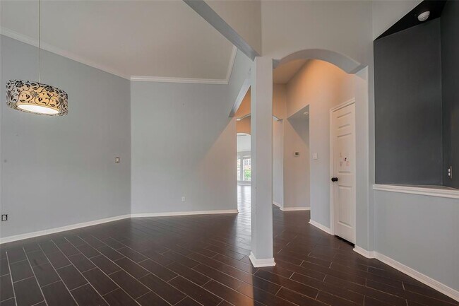 Building Photo - 311 N Esplanade Ln