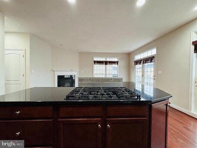 Building Photo - 25550 Oak Medley Terrace
