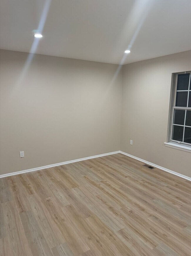 Building Photo - 100 Shawnee Pl