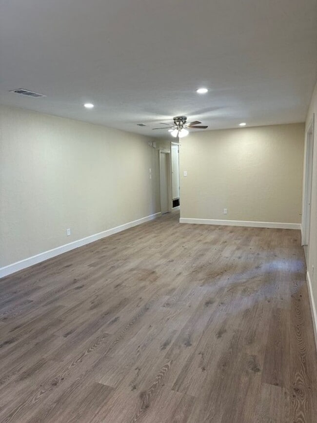 Building Photo - 4/2/1  LISD Fenced yard and pet friednly