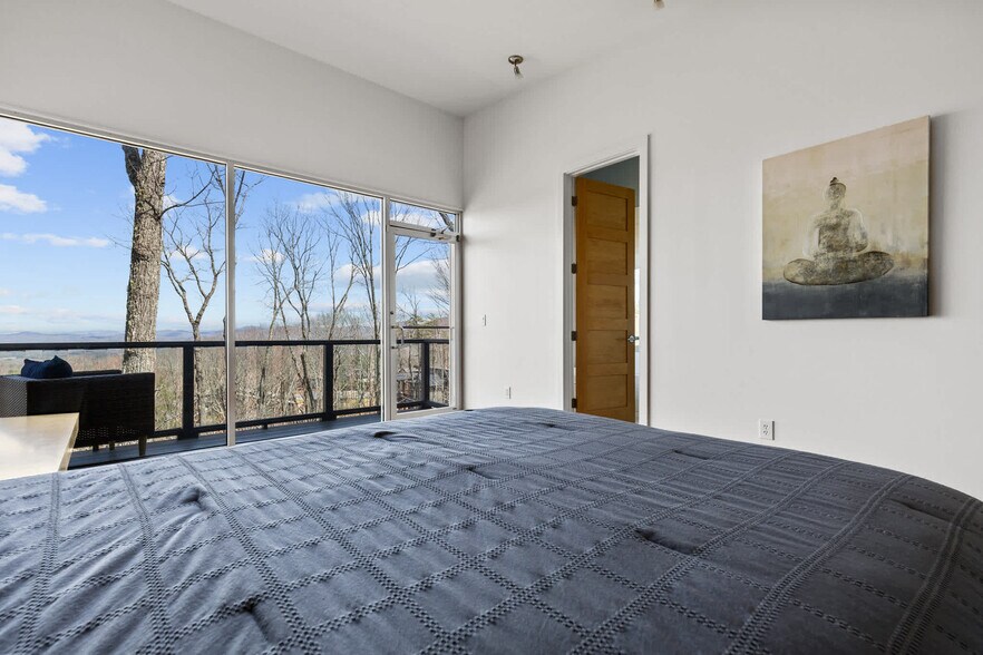 Building Photo - 688 Deer Crest Rd