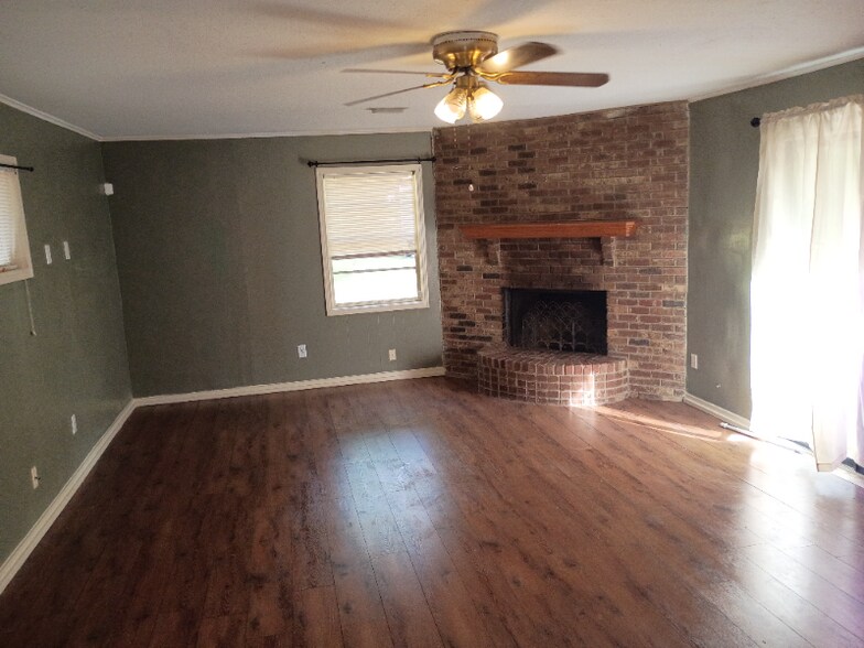 Building Photo - 3112 Revere St