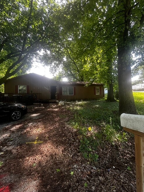 Building Photo - 1225 East Dr
