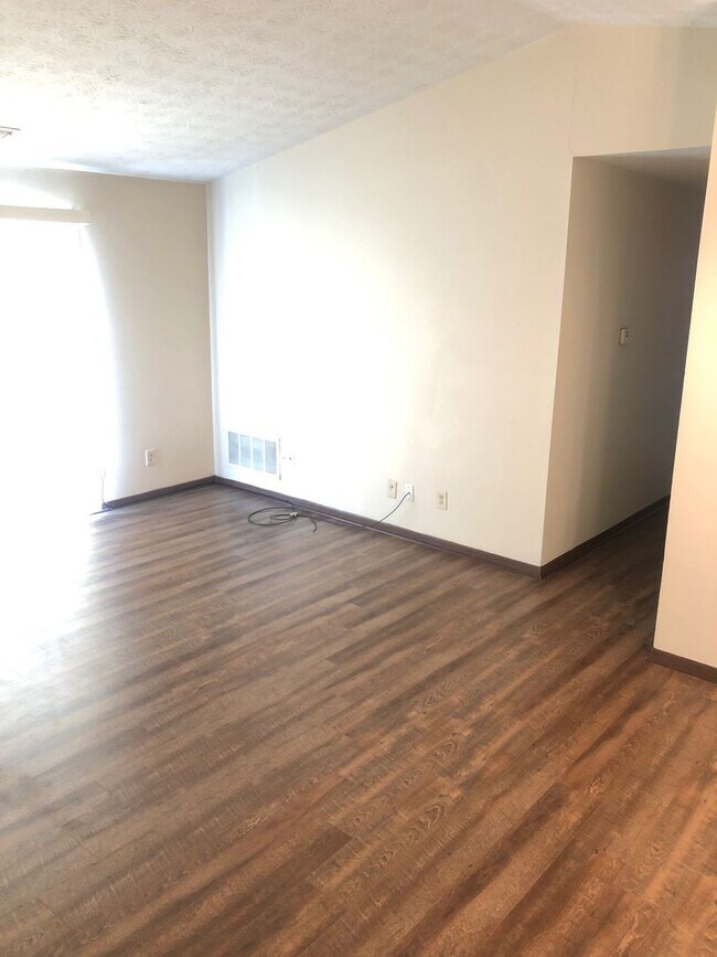 Building Photo - Updated 2 Bedroom Units with w/d hookup in...