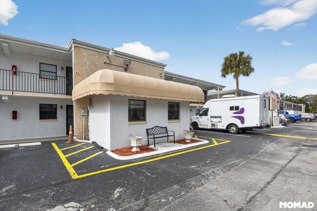 Building Photo - Charming 2BR Condo in Daytona Beach