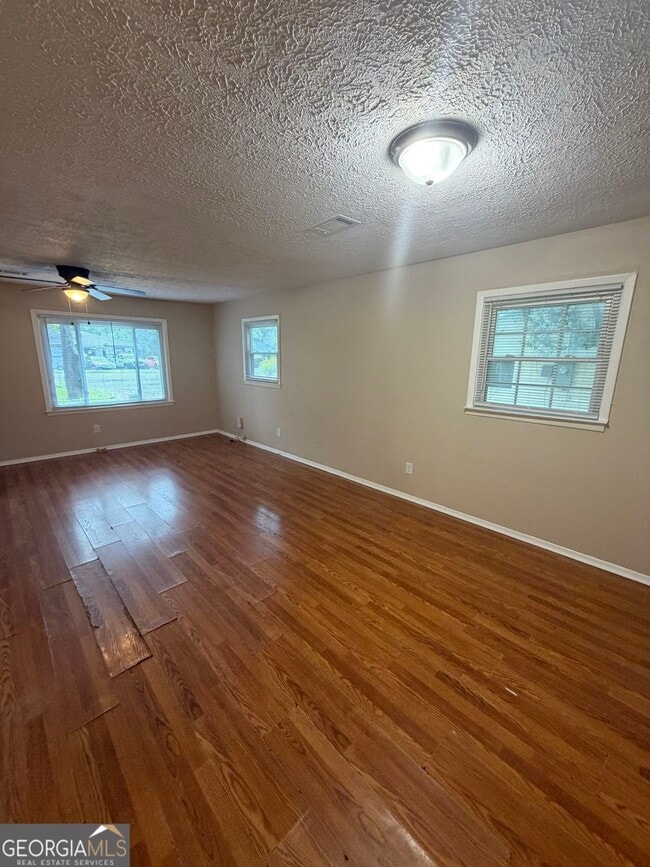 Building Photo - 814 Crestwood Terrace