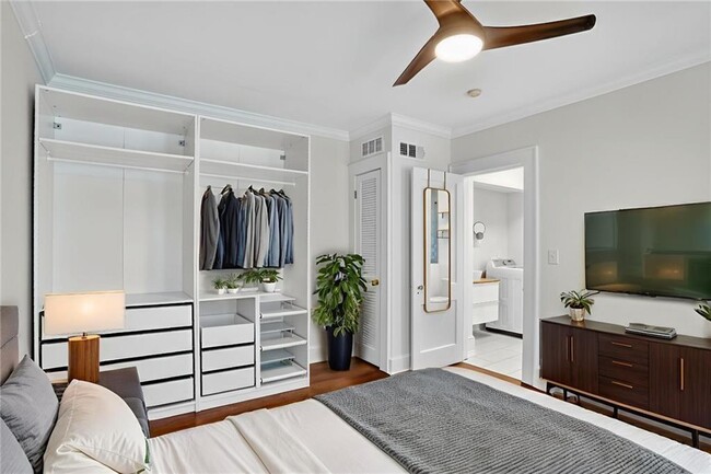 Building Photo - 824 Greenwood Ave NE