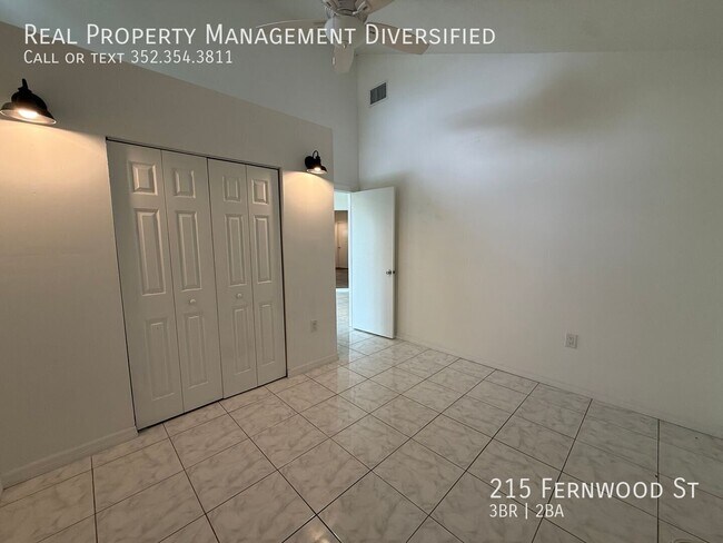 Building Photo - 215 Fernwood St