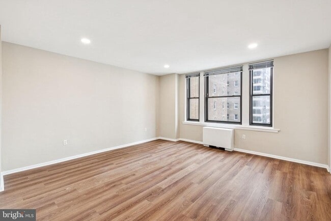 Building Photo - 135 S 19th St