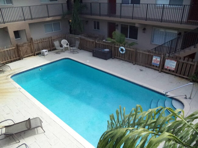 Building Photo - 3050 NE 5th Terrace