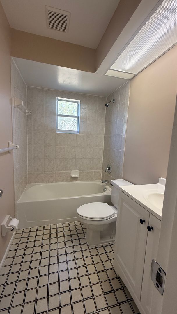 Building Photo - Charming 3-Bedroom Home in Quiet Winter Springs Neighborhood