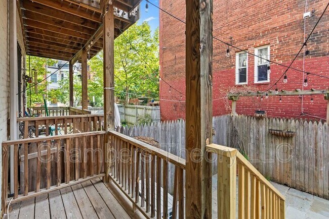 Building Photo - 1745 1st St NW