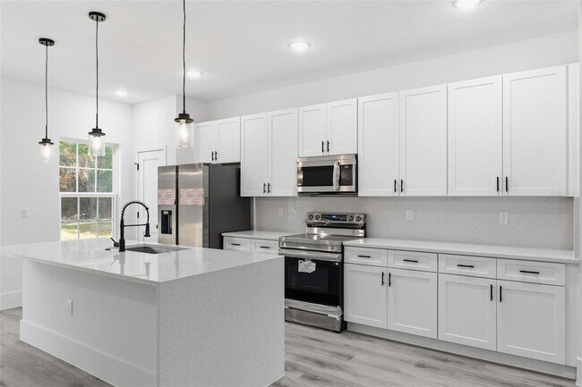 Building Photo - 3427 W Webster Pl