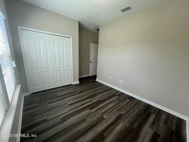 Building Photo - 15825 Stedman Lake Dr