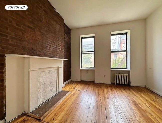 Building Photo - 306 W 21st St