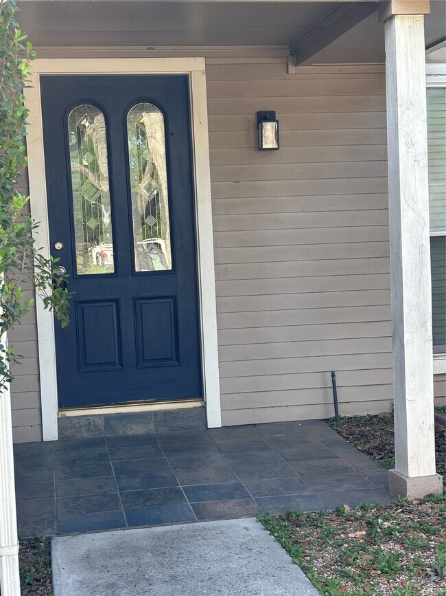 Building Photo - 15662 Pebble Lake Dr