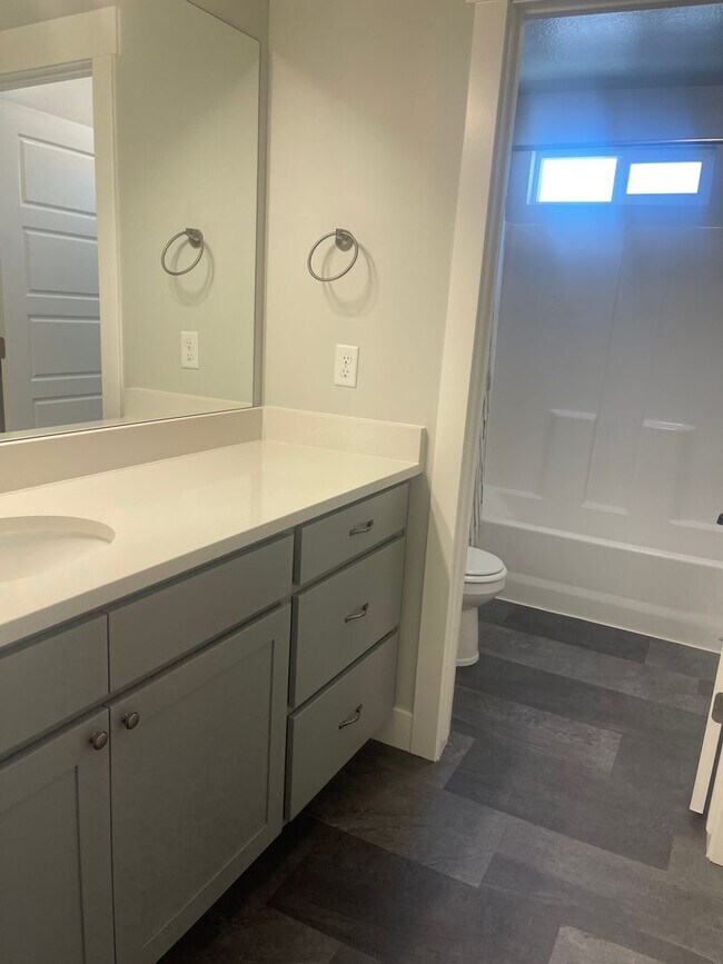 Building Photo - Amazing townhome for rent in Lehi!