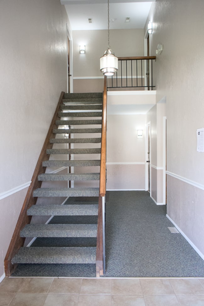 Building Photo - Wheeling, Lexington Commons 2BR/2BA 1 Garage & 2 Pools!