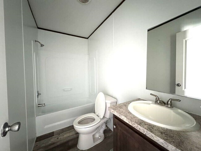 Building Photo - 16206 Wood Dr