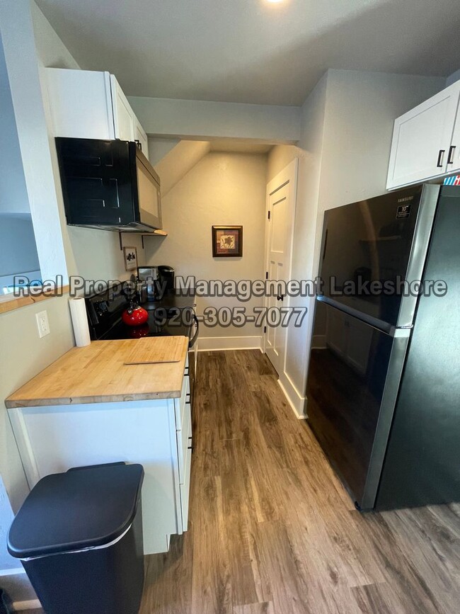 Building Photo - Fully Furnished House - Six or Twelve Mont...