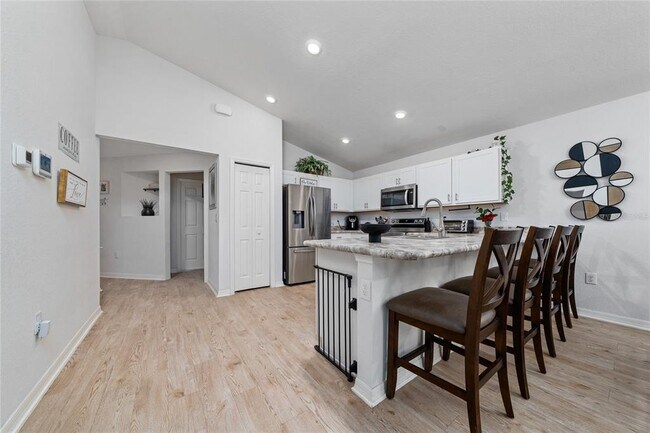 Building Photo - 355 Lily Ln