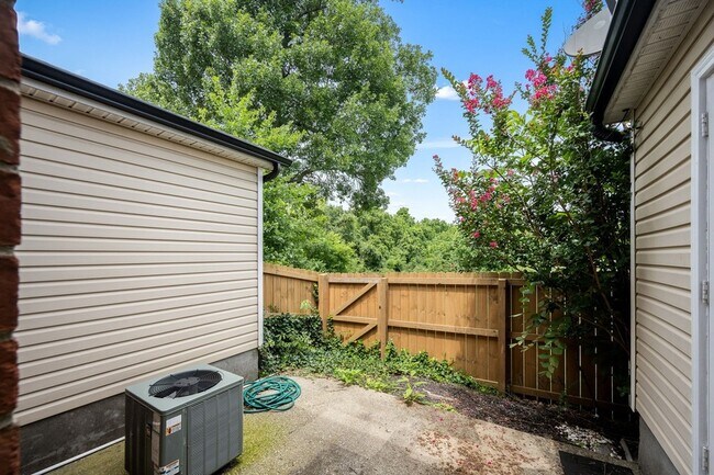 Building Photo - 340 Stewarts Landing Cir